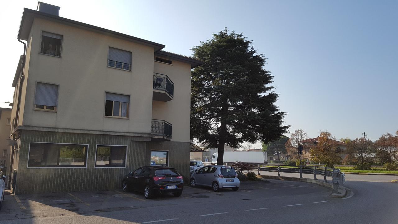 Hotel Dei Pini Medolago Exterior foto